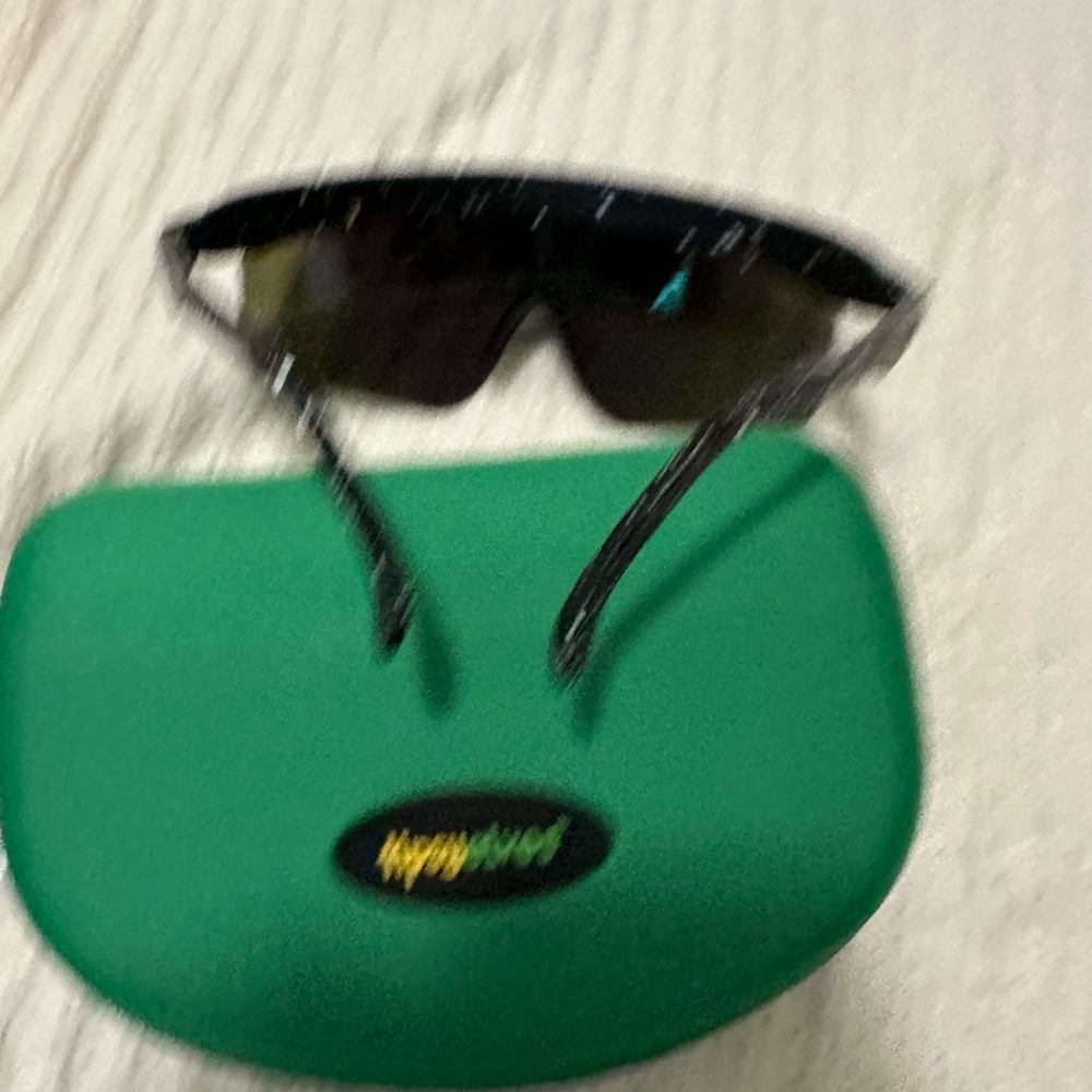 Tipsy Elves Green Mirrored Visor Sunglasses With Hard Case Limited Style - Picture 6 of 11